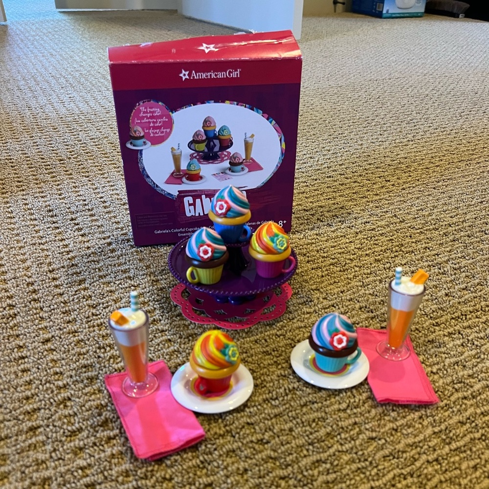 *retired* AMERICAN GIRL Gabriela’s Colorful Cupcake Set